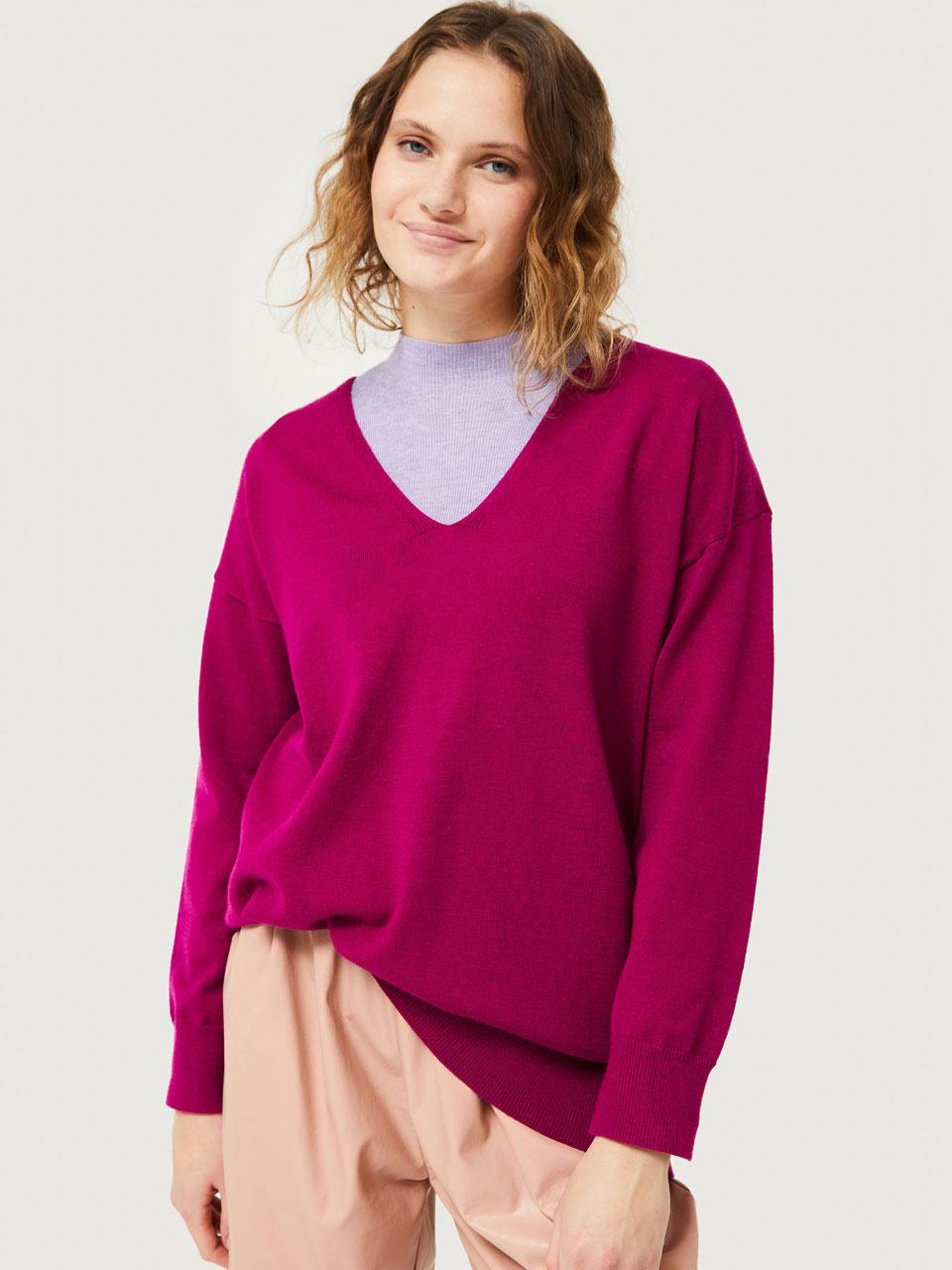 Compania Fantastica Fuchsia V-neck sweater